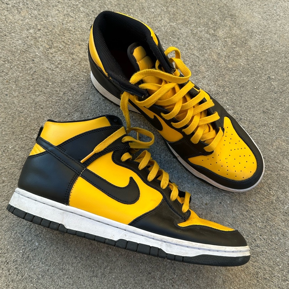 Nike Yellow and Black Men's Sneakers